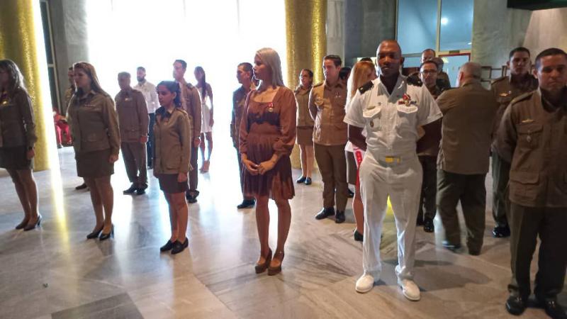 Se condecoran jóvenes fieles al legado de Martí y Fidel