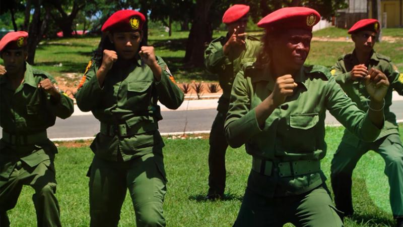 Mujer en la defensa