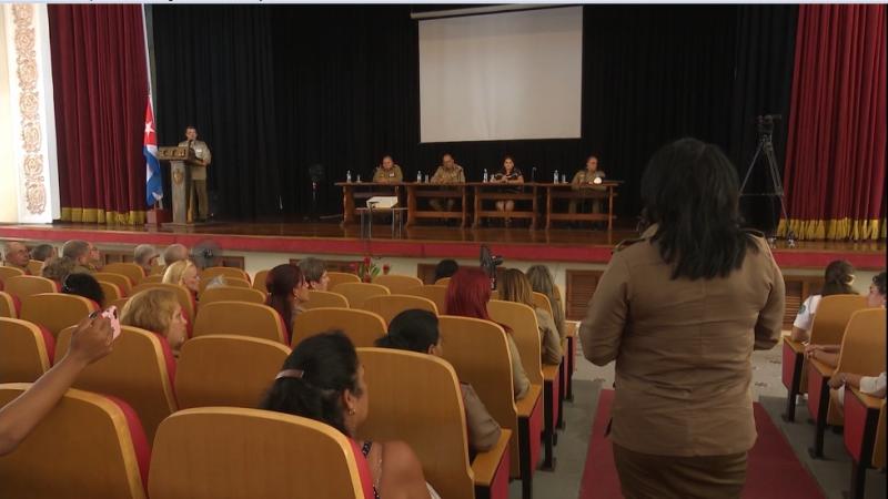 Encuentro de mujeres con la Jefatura de las FAR