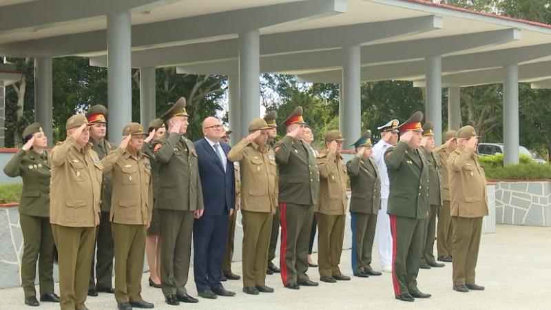 Recibe el Ministro de las FAR al Ministro de Defensa de Belarus 